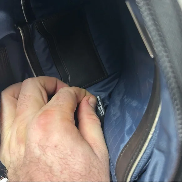 Men’s Tumi Black Arrive Mccarren Crossbody Bag Nylon Leather Zip-Top MSRP $349 - Picture 6 of 7